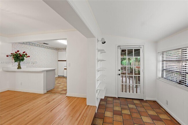 Building Photo - 736 Alhambra Cir