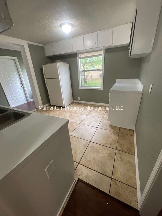 Building Photo - 1124 N Brunnell Pkwy
