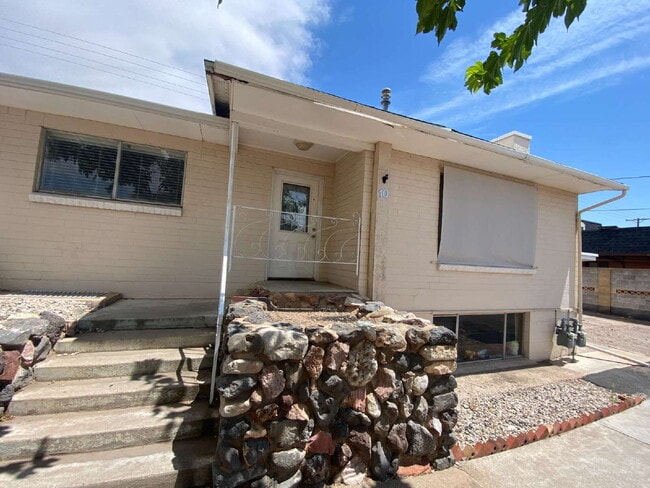 Building Photo - "Spacious 2-Bed, 2-Bath Townhome in Saint George"