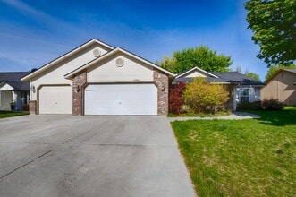 Building Photo - Remodeled Boise home with 4 bedrooms
