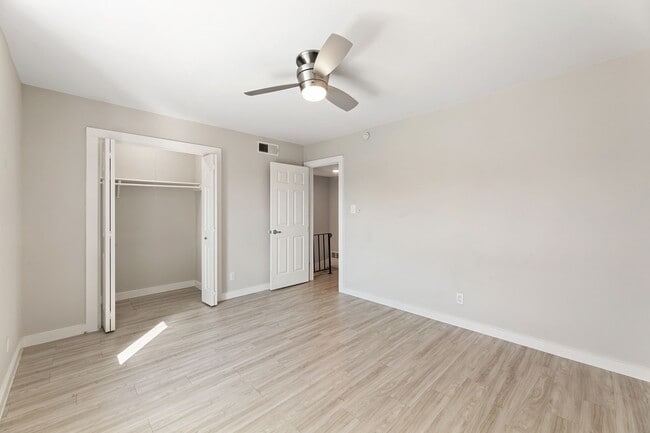 Building Photo - 5005 Manor Rd