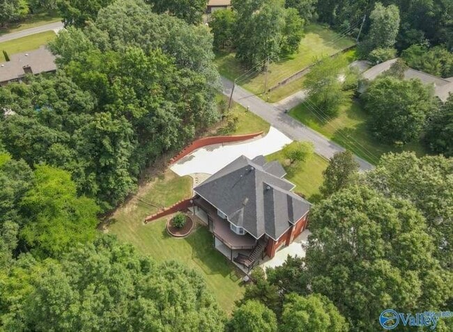 Building Photo - 104 Elm Cove