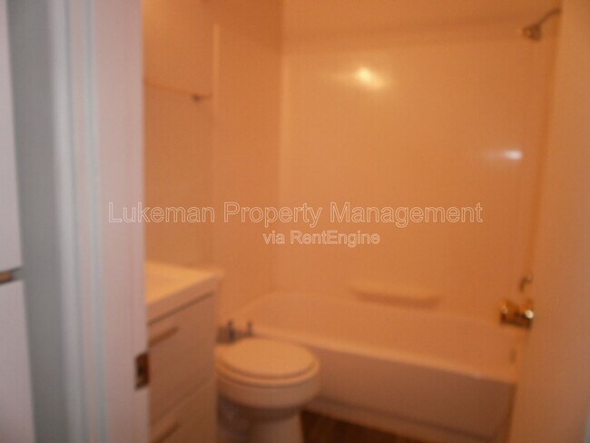 Building Photo - 1536 Henson Ave