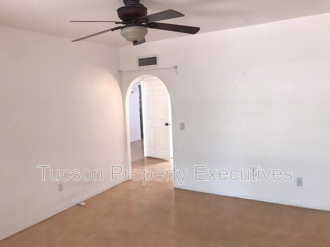 Building Photo - 2839 E Weymouth Cir