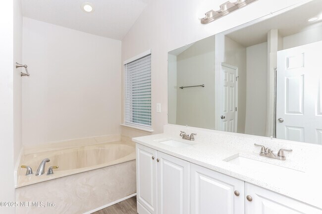 Building Photo - 1097 Cherry Point Way