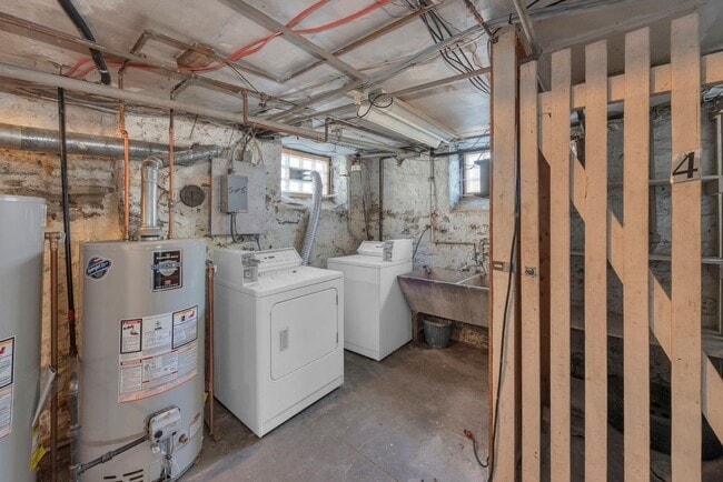 Building Photo - NORWOOD - Immaculate 1 bed efficiency unit on top floor of 4 family