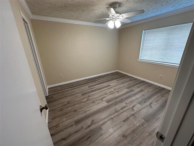 Building Photo - 9306 Bollingbrook Dr