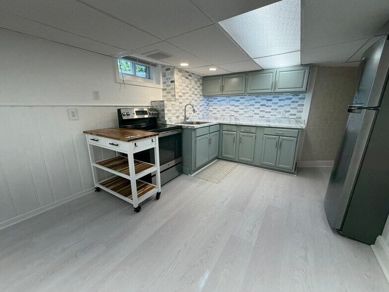 Building Photo - 112 N Cliff Ave