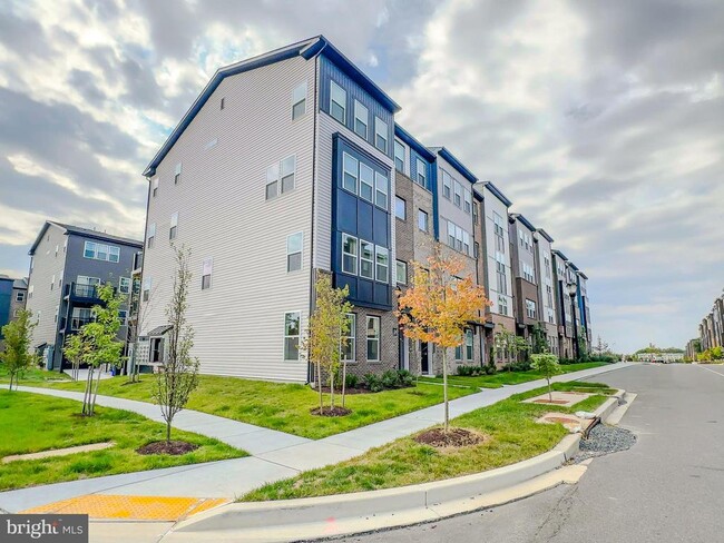 Building Photo - 10001 -B American Pharoah Ln