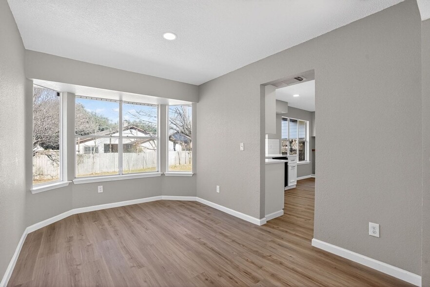 Building Photo - 5103 Devon Green Dr