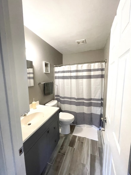 Building Photo - 2328 S Syene Rd