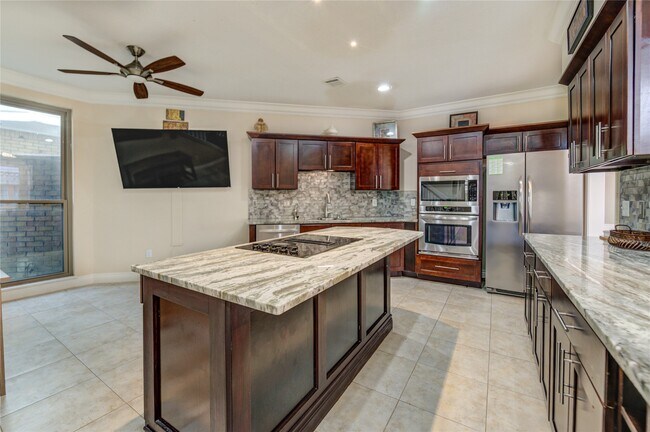 Building Photo - 2527 Potomac Dr