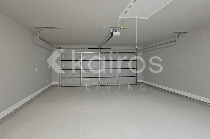 Building Photo - 13769 Pinyon Dr