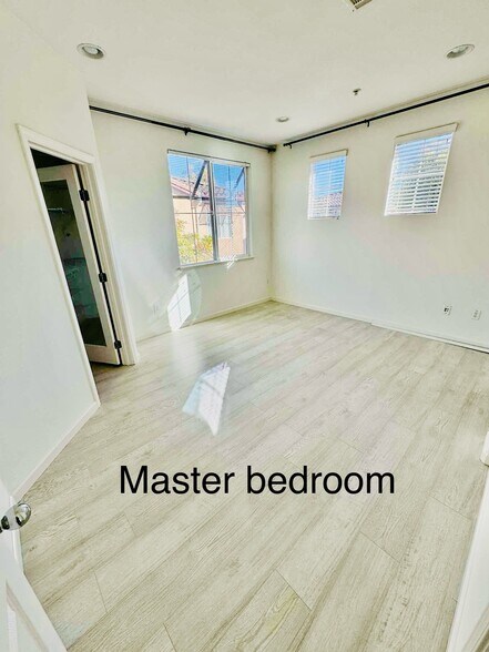 Building Photo - 205 Parc Place Dr