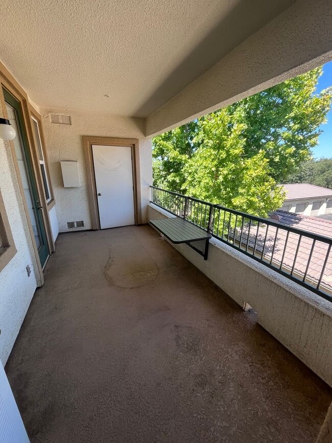 Building Photo - BEAUTIFUL CONDO AT THE PHOENICIAN IN ROSEV...