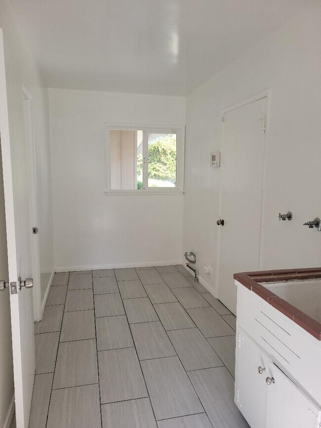 Building Photo - Charming 1950's Home in Encino, CA