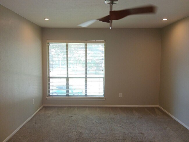 Building Photo - 2 Bedroom, 1 Bath Condo Near 75 and Walnut Hill Road in Dallas