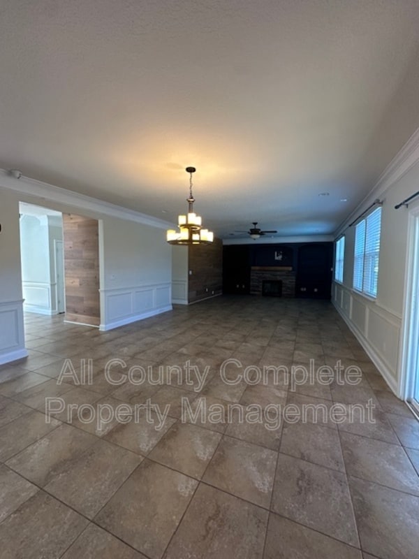 Building Photo - 738 W Kings College Dr