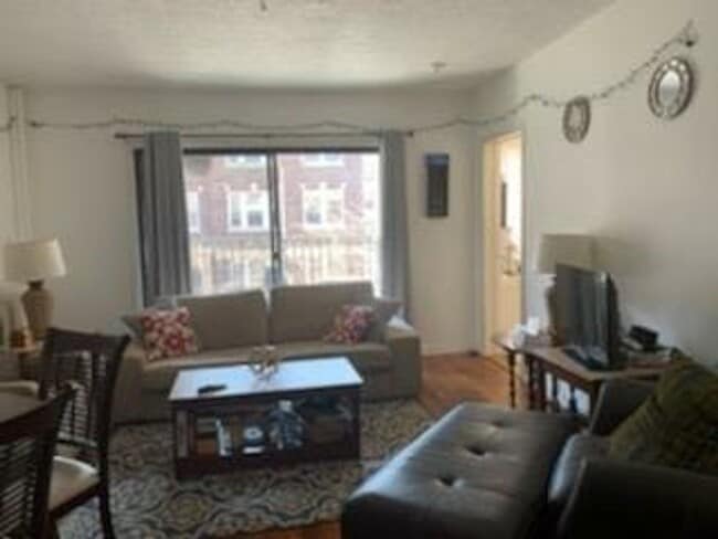 Building Photo - 327 Summit Ave