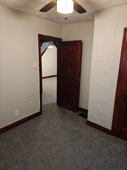 Building Photo - 524 Crestmore Ave