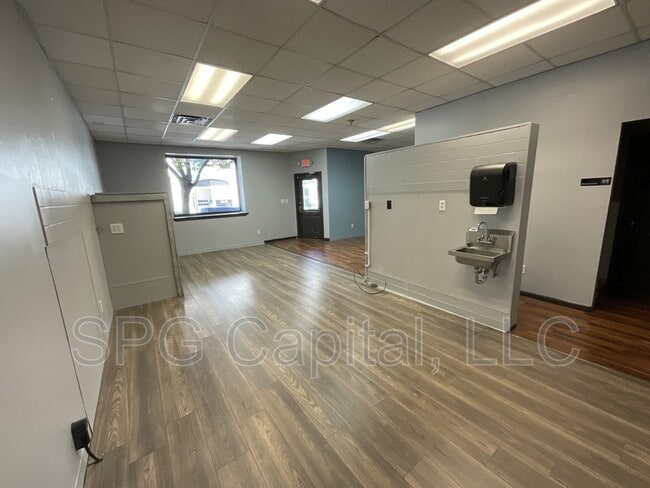 Building Photo - 62 Chambersburg St