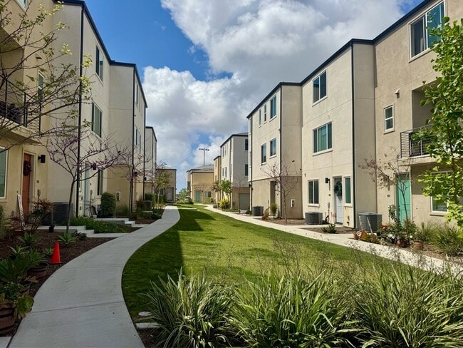 Building Photo - 5208 Surfwalk Wy