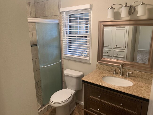 Building Photo - 4 Bedroom in Melanie Park