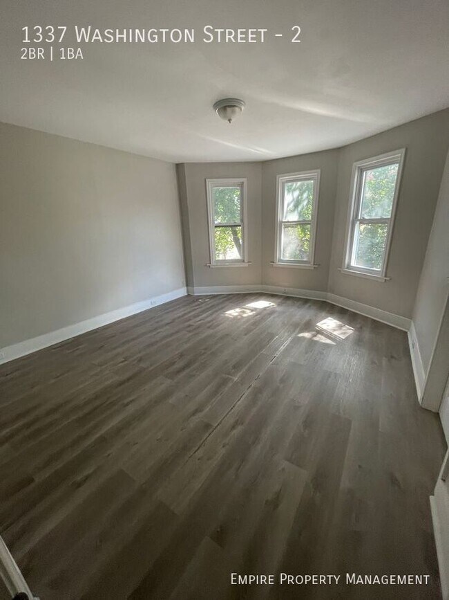 Building Photo - 2nd floor: 2 Bedroom / 1 Bathroom in Easton !