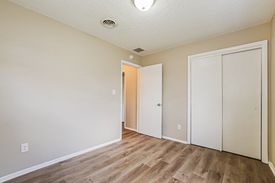 Building Photo - 10945 Tangora St