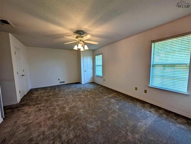 Building Photo - 1431 Cherokee Cir