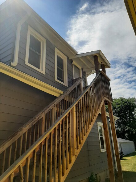Steps to unit - 611 Lawn Drive