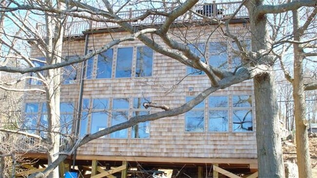 Building Photo - Year-Round Riverfront Home in Gloucester (Pet-Friendly)