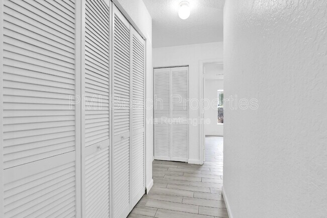 Building Photo - 13900 Folkestone Cir