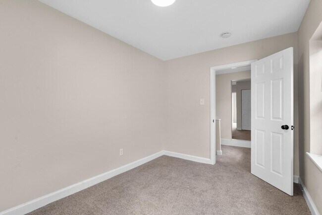 Building Photo - 428 N Patterson Park Ave