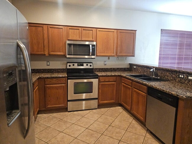 Building Photo - 18515 W Caribbean Ln