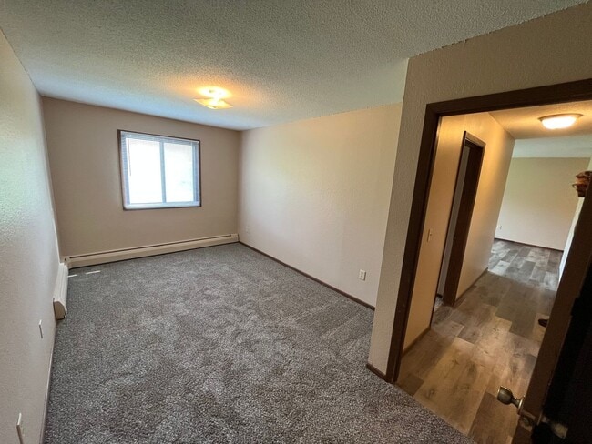 Building Photo - 6001-6023 E Viking Blvd