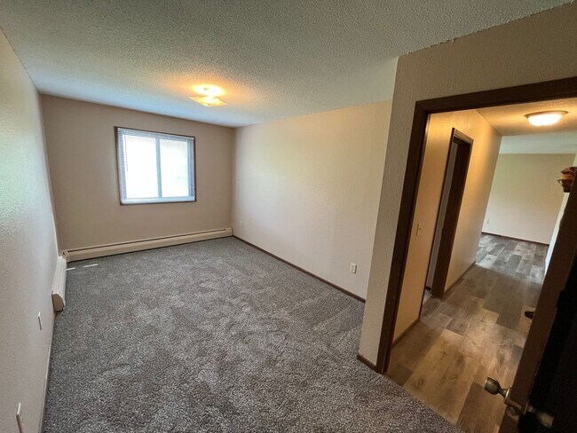 Building Photo - Wonderful 2BR in Peaceful Location 30 minu...