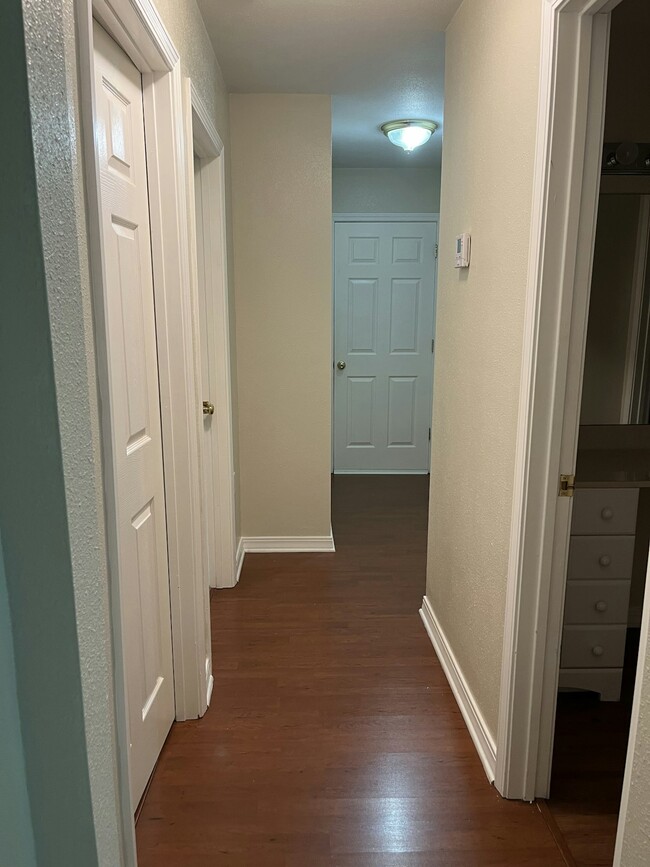 Building Photo - 315 Woodcrest Dr