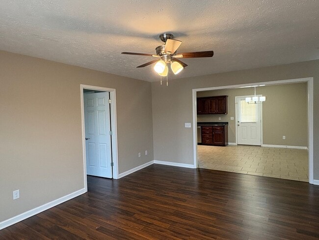 Building Photo - 379 Hendrixson Dr