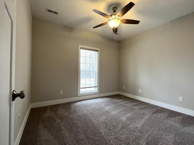 Building Photo - 122 Fargo Dr