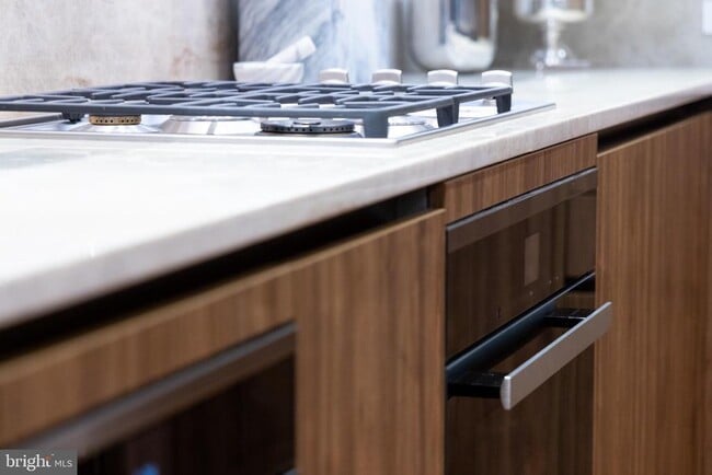 Building Photo - 300 International Drive