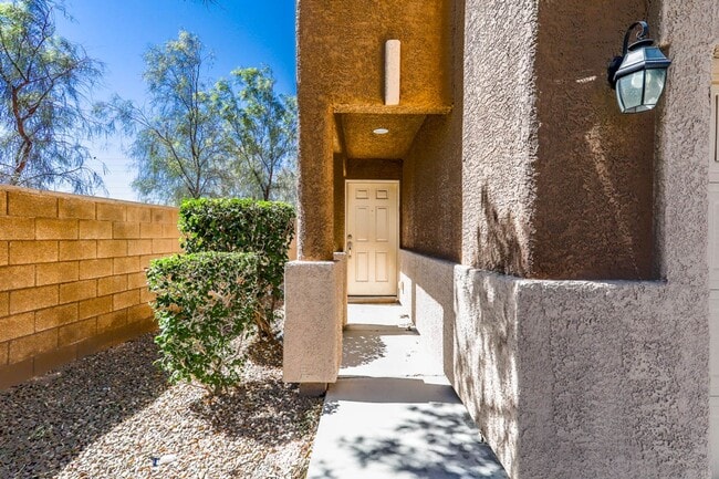 Building Photo - 3 Bath Southwest Cul de Sac Home