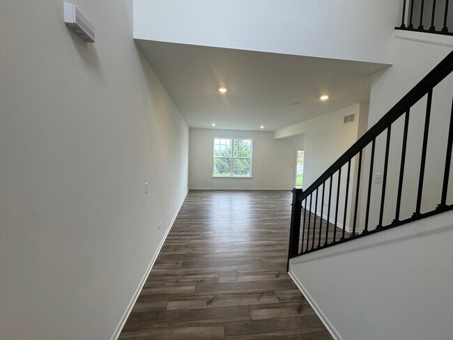 Building Photo - 7714 Nightshade Ln