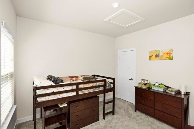 Building Photo - 8209 Warbler Wy