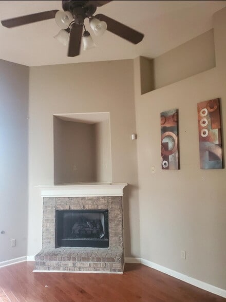Building Photo - 7899 Rushmeade Cir N
