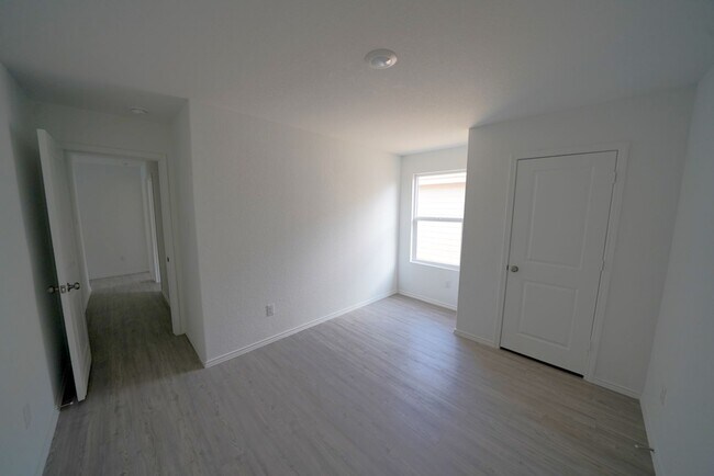 Building Photo - Gorgeous like-new home Available for Rent in Converse! Realtor Commission: $500