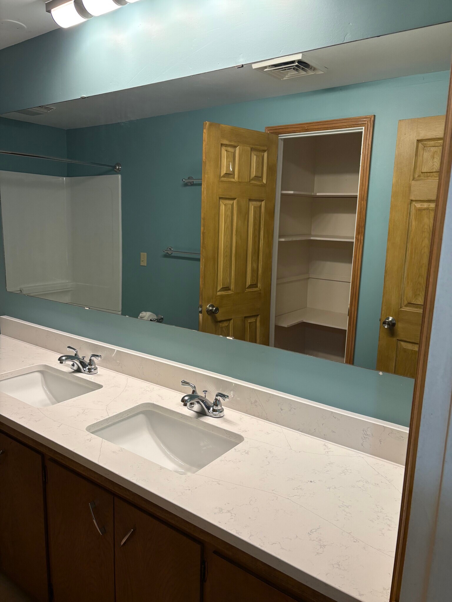 Building Photo - 3627 Oak Park Dr