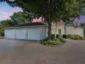 Building Photo - 3200 Lakeside Dr