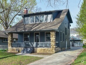 Building Photo - Waldo 4 Bed 2 Bath Home + 2 Car Garage