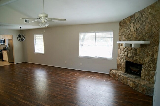 Building Photo - 3322 Sycamore Springs Dr